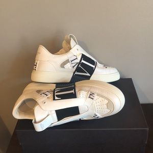 Like New size 10 - USA and 43 - Euro. Only worn once. Originally bought for $840